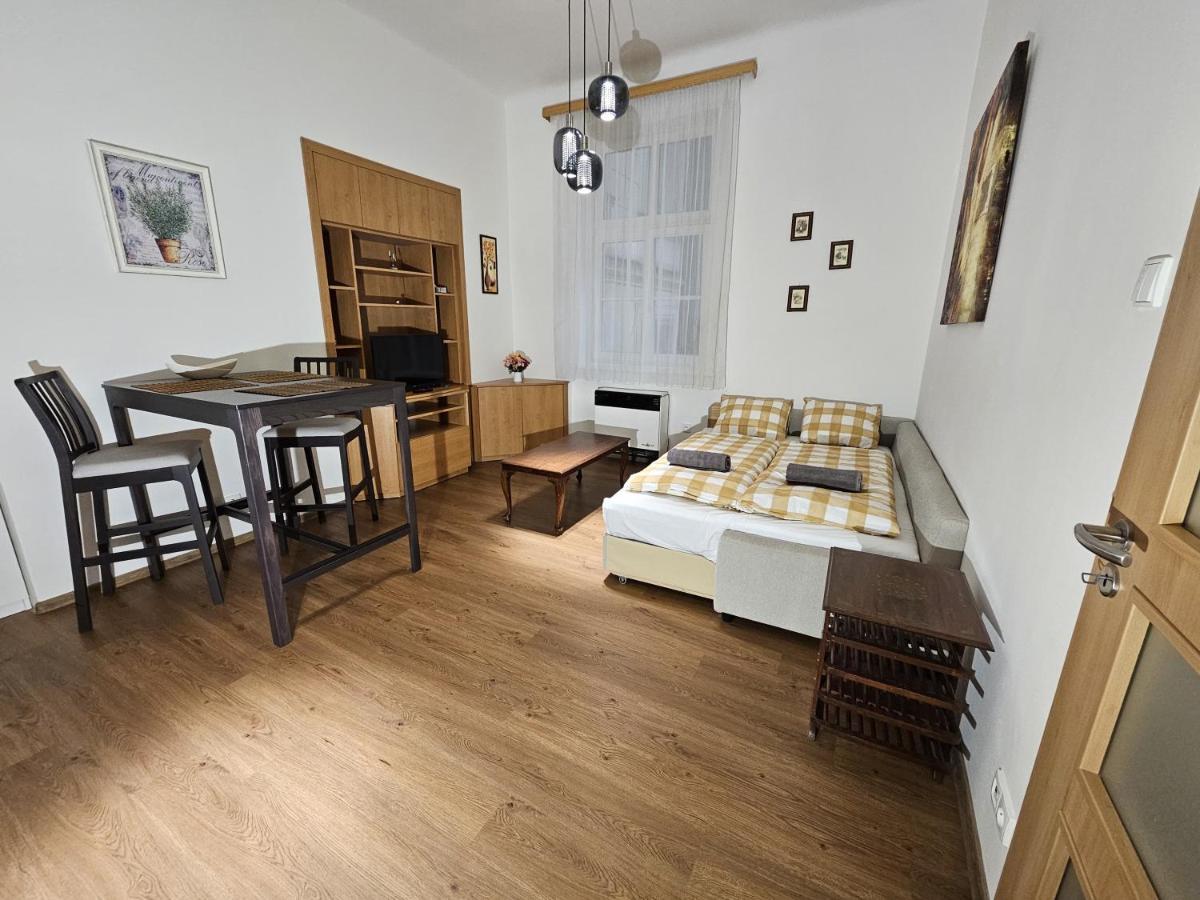 Sweet Apartment In The Heart Of Прага Экстерьер фото